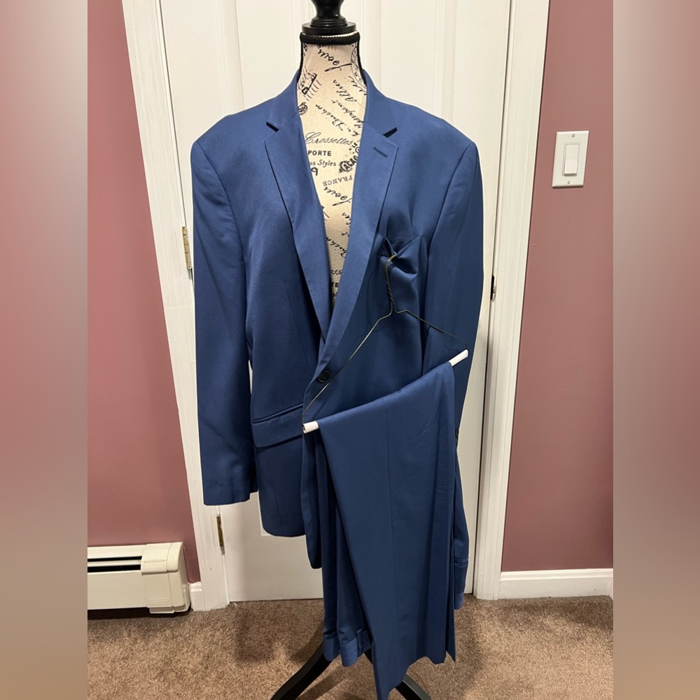 Men’s blue single breasted suit with pants size 42r